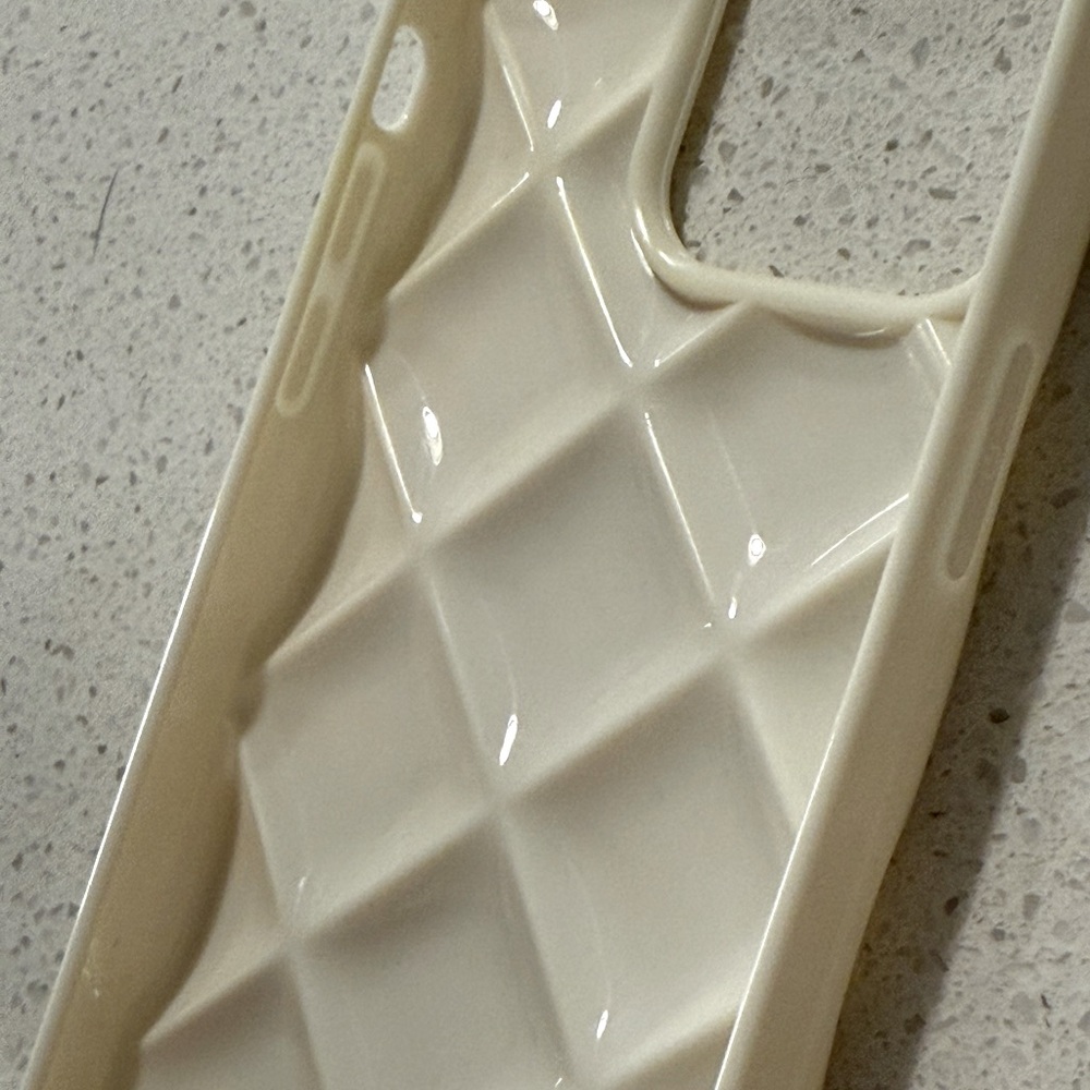 iPhone 14 Pro case with Pearl Hand Strap and Crossbody Strap - Picture 9 of 10